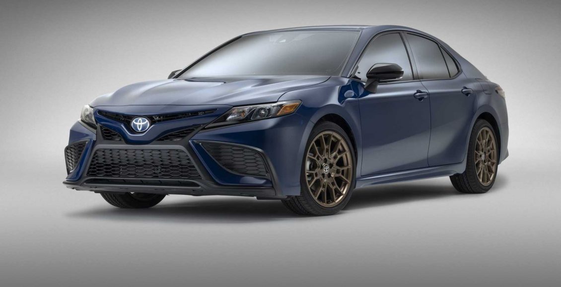 2023-toyota-camry-hybrid-nightshade-special-edition