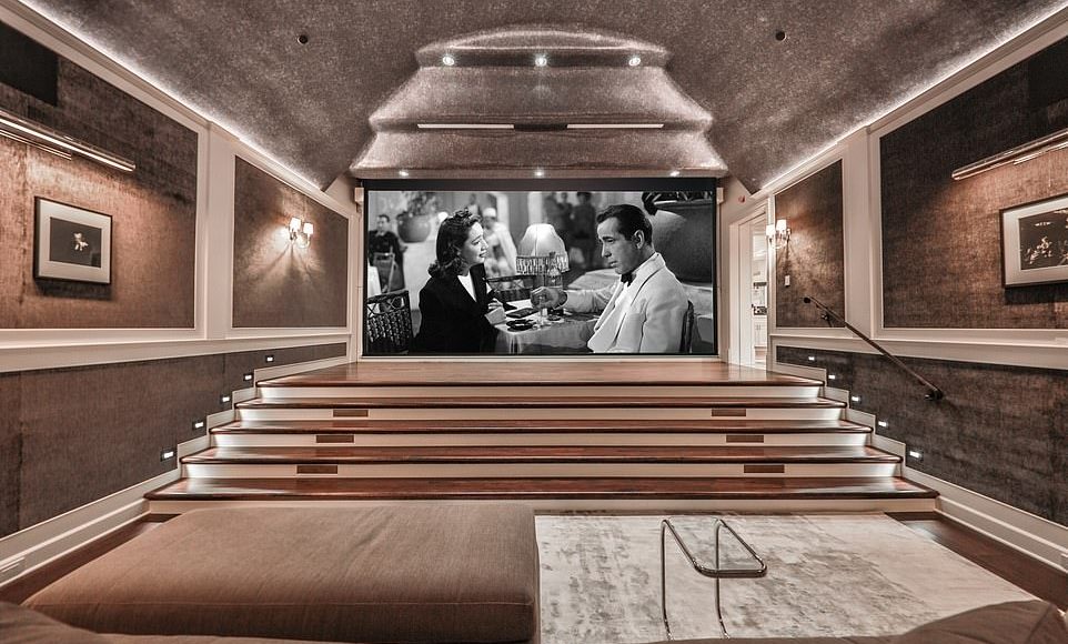 60532239-11035677-image-a-13_1658406139770